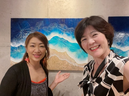 天然の葉が穏やかさを伝えてくれるアート